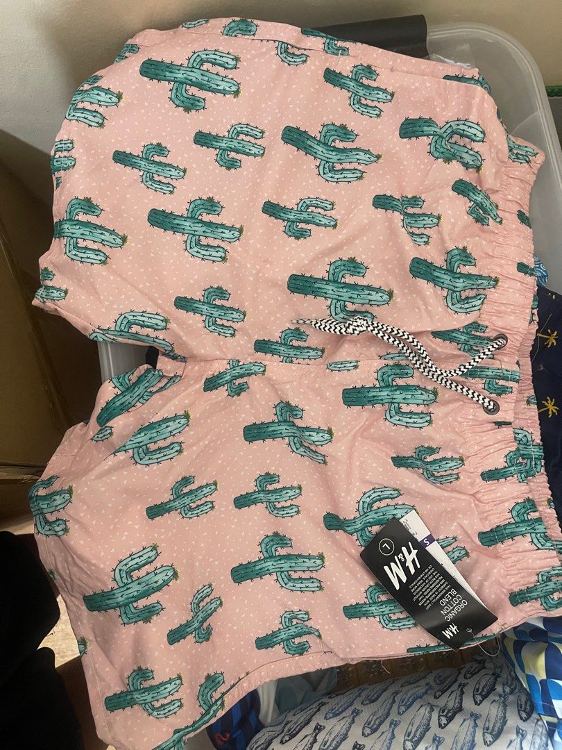 H&M board shorts unisex (Category: Shorts) located in Dasmarinas. Submitted by melaina (Listing ID 1283631043, Image 1). Description: .