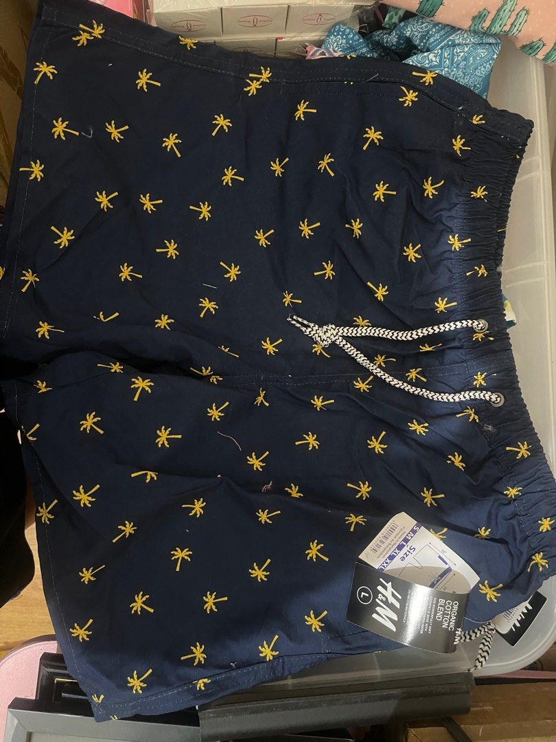 H&M board shorts unisex (Category: Shorts) located in Dasmarinas. Submitted by melaina (Listing ID 1283631067, Image 1). Description: .