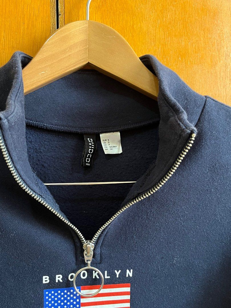 H&M Womens Cropped Half Zip Sweatshirt (Category: Coats, Jackets and Outerwear) located in San Mateo. Submitted by da3dalus (Listing ID 1283485339, Image 3). Description: Condition: 9/10 - no noticeable flaws — fits XS-S body frames — +CROPPED! — photo may not reflect actual color due to lighting • Mode of Payment: GCash only • Shipping via Lalamove, GrabExpress, Angkas Padala, GoGoExpress. **Shipping fee, to be shouldered by buyer..