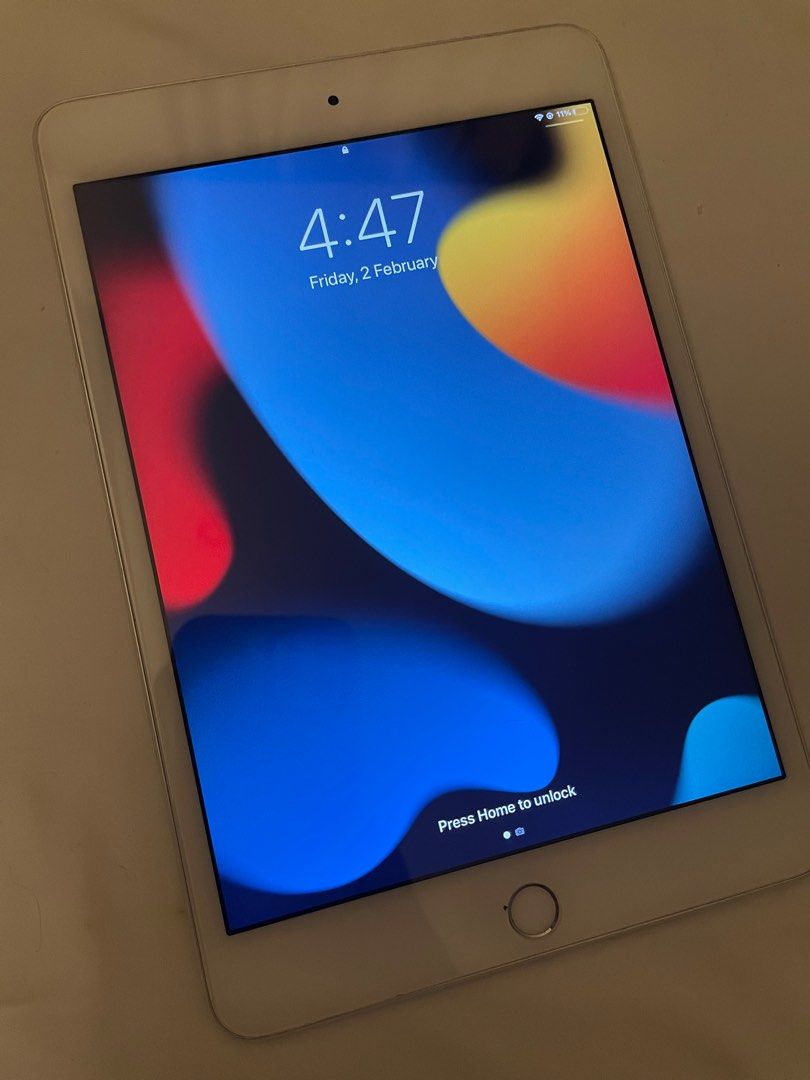 税込?送料無料 iPad Cellular mini4 64GB タブレット