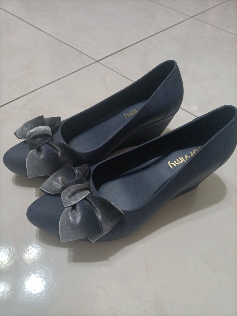 Jelly shoes wedges Women s Fashion Footwear Wedges on Carousell