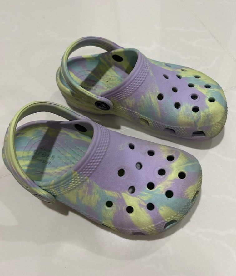 Girls crocs hotsell size 11