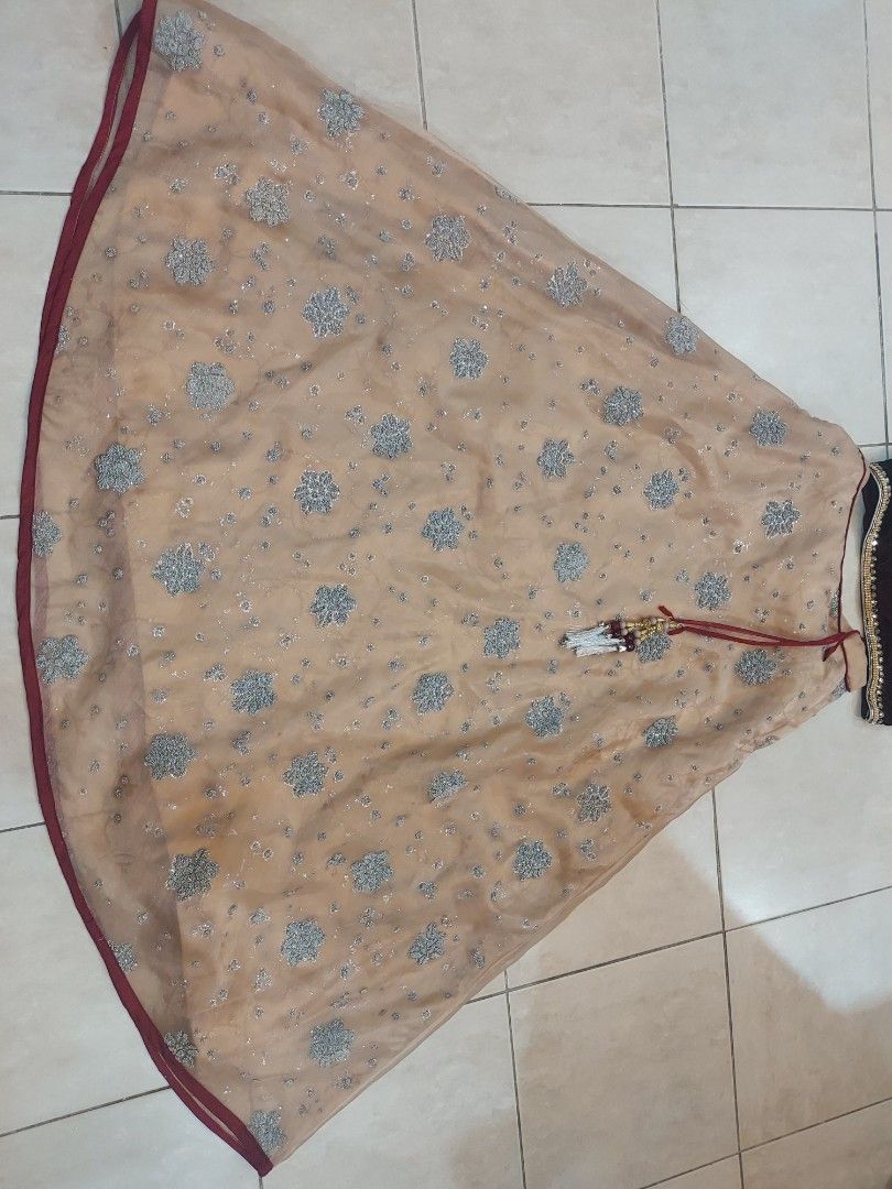 A Brief Guide To The Material And Size Required For Any Lehengas - To Near  Me
