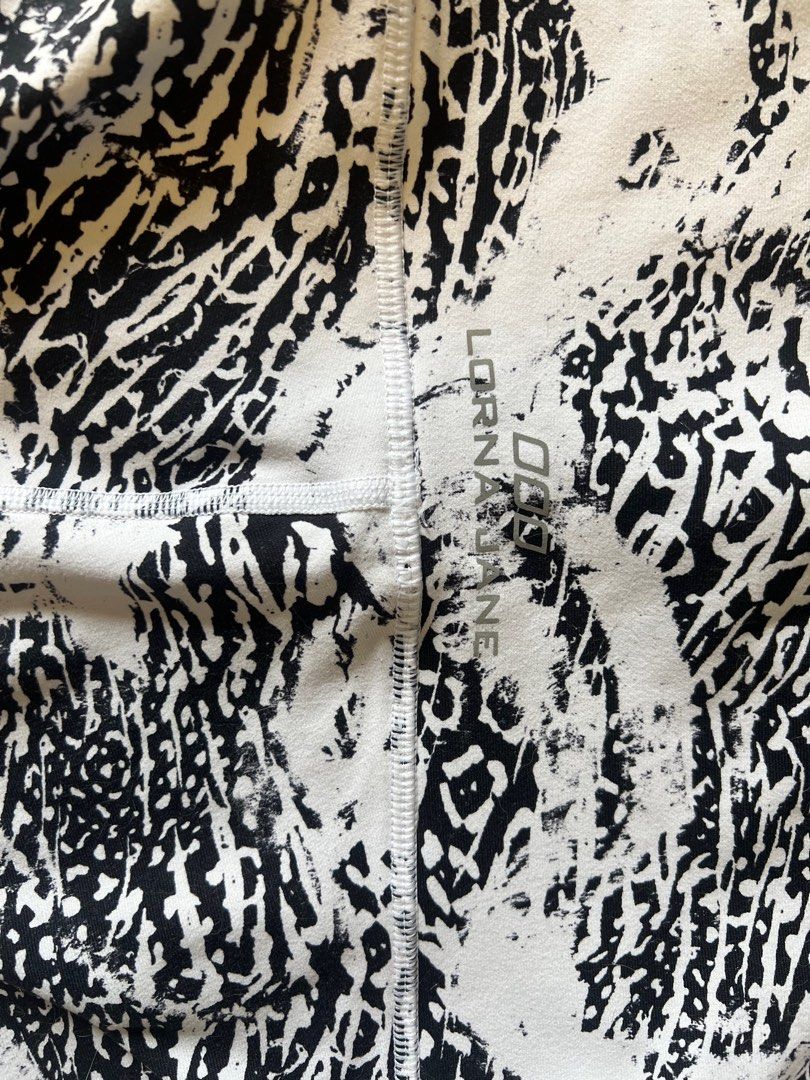 Lorna Jane Snow Leopard yoga pants tights medium, Women's Fashion,  Activewear on Carousell