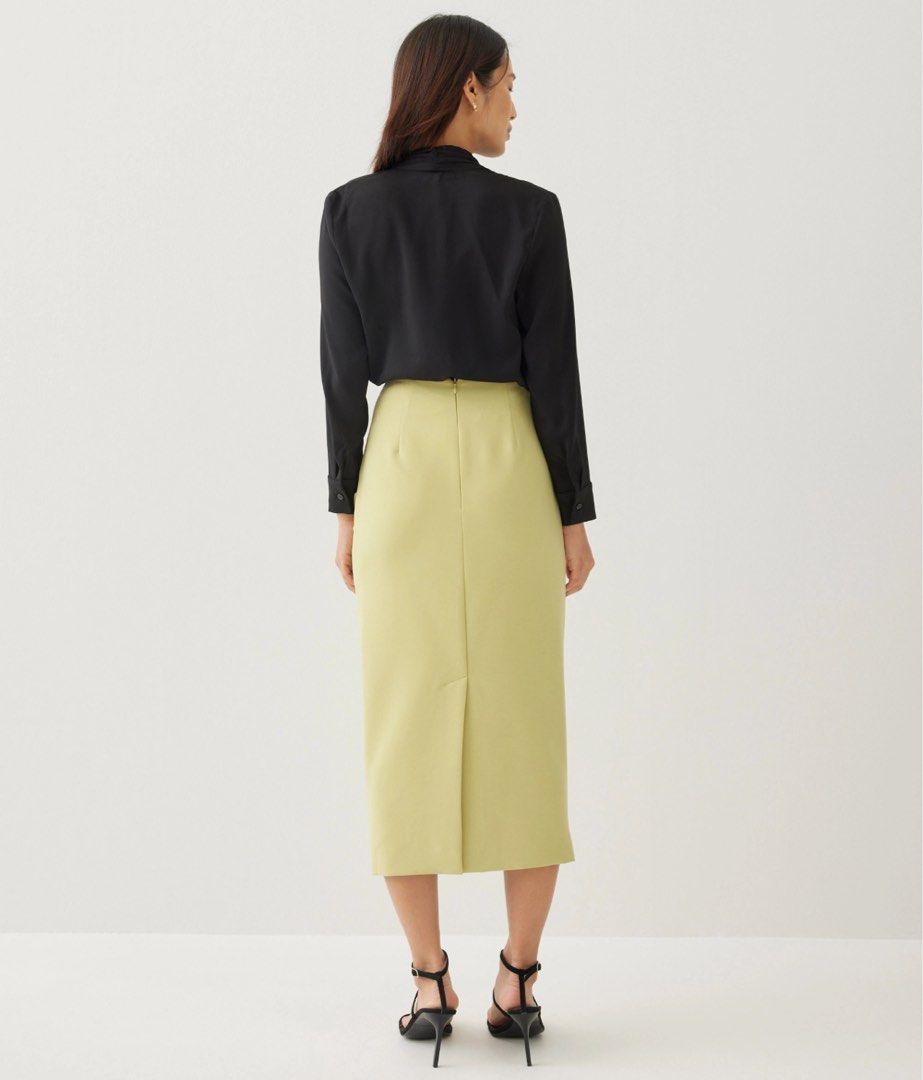 Love Bonito Mailea Skirt (Category: Skirts) located in Quezon City. Submitted by sssaamy (Listing ID 1283554320, Image 2). Description: Very cute!! Rfs: got the wrong size 💩.