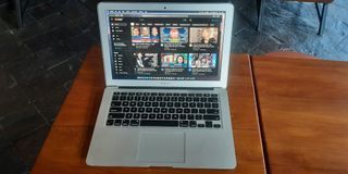 Macbook Air  2013   core i5 4gb ram 128gb ssd