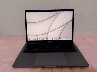 MacBook pro (13) 2017 16gb 1TB ssd core i7 macoS Monterey
