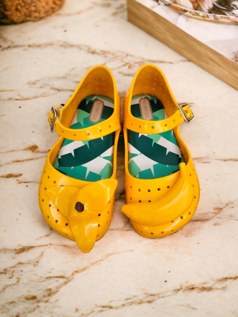 Mini melissa outlet banana shoes