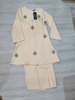 (Category: ) located in . Submitted by moon.wardrobe (Listing ID 1283595426, Image 1). Description: .