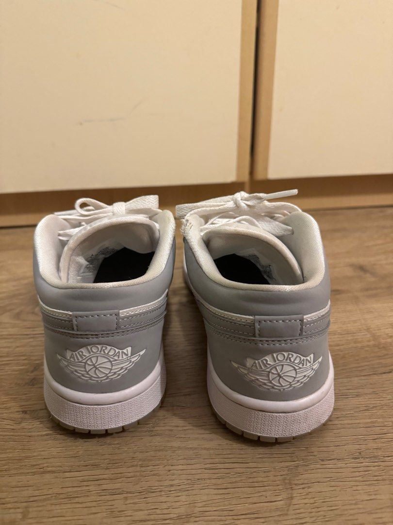 Nike （分類：波鞋）位於 Hong Kong。 由 erinchui 提交（商品編號 1283555439，圖片 3）。簡介： 100%正版 原價$1399 因為要搬屋 Size:37.5 着過4-5次 85%新 面交可互就 。