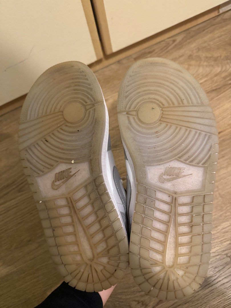 Nike （分類：波鞋）位於 Hong Kong。 由 erinchui 提交（商品編號 1283555439，圖片 6）。簡介： 100%正版 原價$1399 因為要搬屋 Size:37.5 着過4-5次 85%新 面交可互就 。