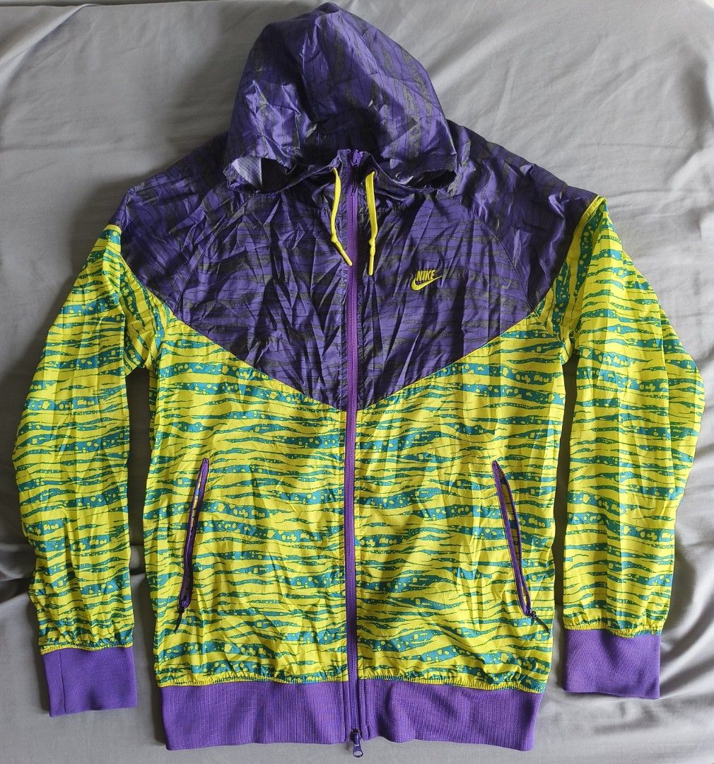 Nike deals throwback windrunner