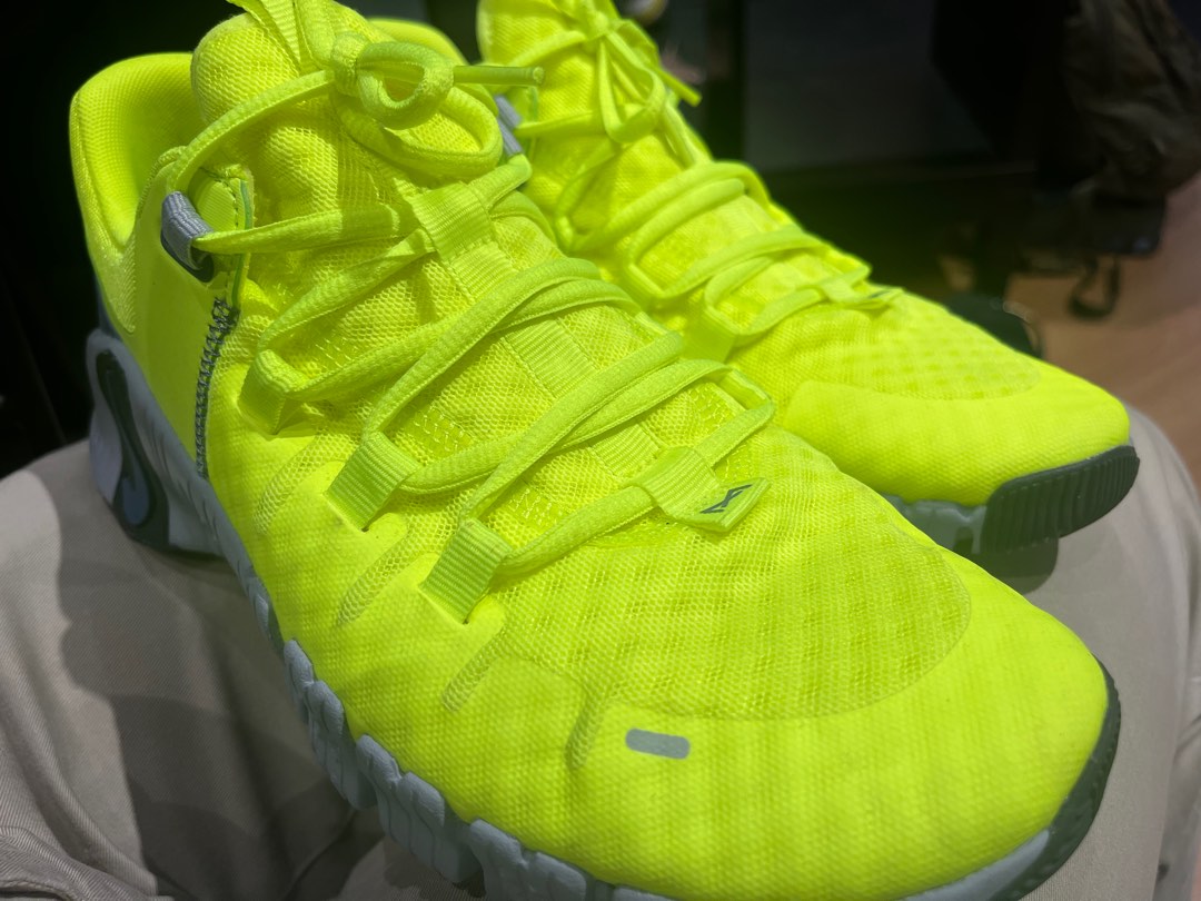 Captain marvel nike metcon discount
