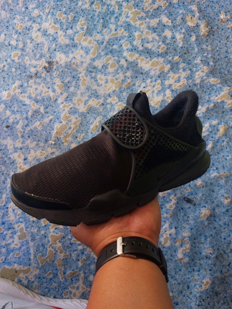 Nike sock dart triple black on feet clearance