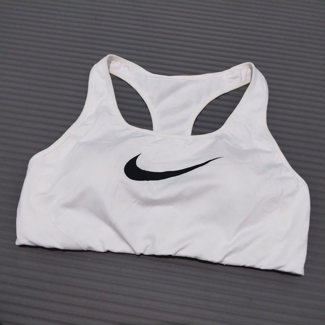 Nike sport bra size L, Olah Raga, Baju Olahraga di Carousell