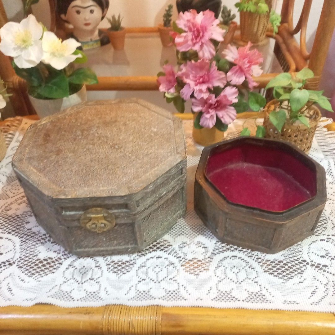 Old vintage antique nesting chest box (Category: Storage Boxes & Baskets) located in Dasmarinas. Submitted by millennialmeetsvintage (Listing ID 1283561201, Image 2). Description: unaltered vintage condition what u see is what u get velvet lined last price posted no haggling 🙅‍♀️ 📌shipping via lalamove only 📌no reservations, first-to-pay basis 📌no physical store, no walk-ins 📌ships from Dasma Cavite 📌no COD transactions.