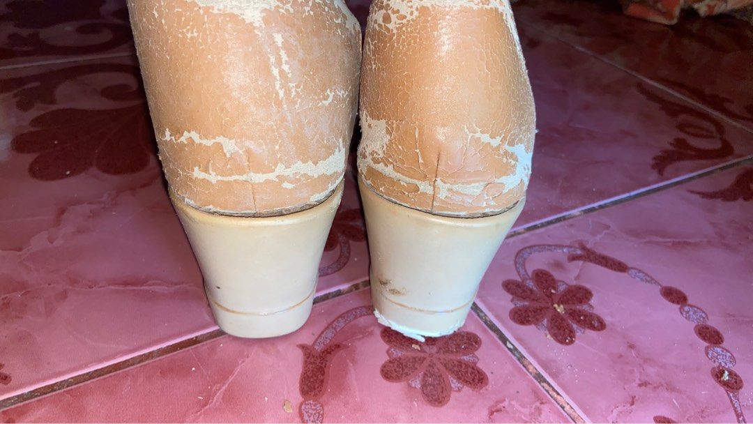 Original Parisian Plus Heels (size EU 41 / US 10) (Category: Heels) located in Davao. Submitted by lili.decluttering (Listing ID 1283475992, Image 2). Description: FREE. Size: EU 41 / US 10 Note: I’ll be direct, the shoe is used and damaged. That’s why it’s FREE. If you’re into shoe restoration or something like that, it CAN be saved / restored. It’s free so manage your expectations please ^^ MOS: J&T (buyer is responsible for SF) Issues: Faux Le