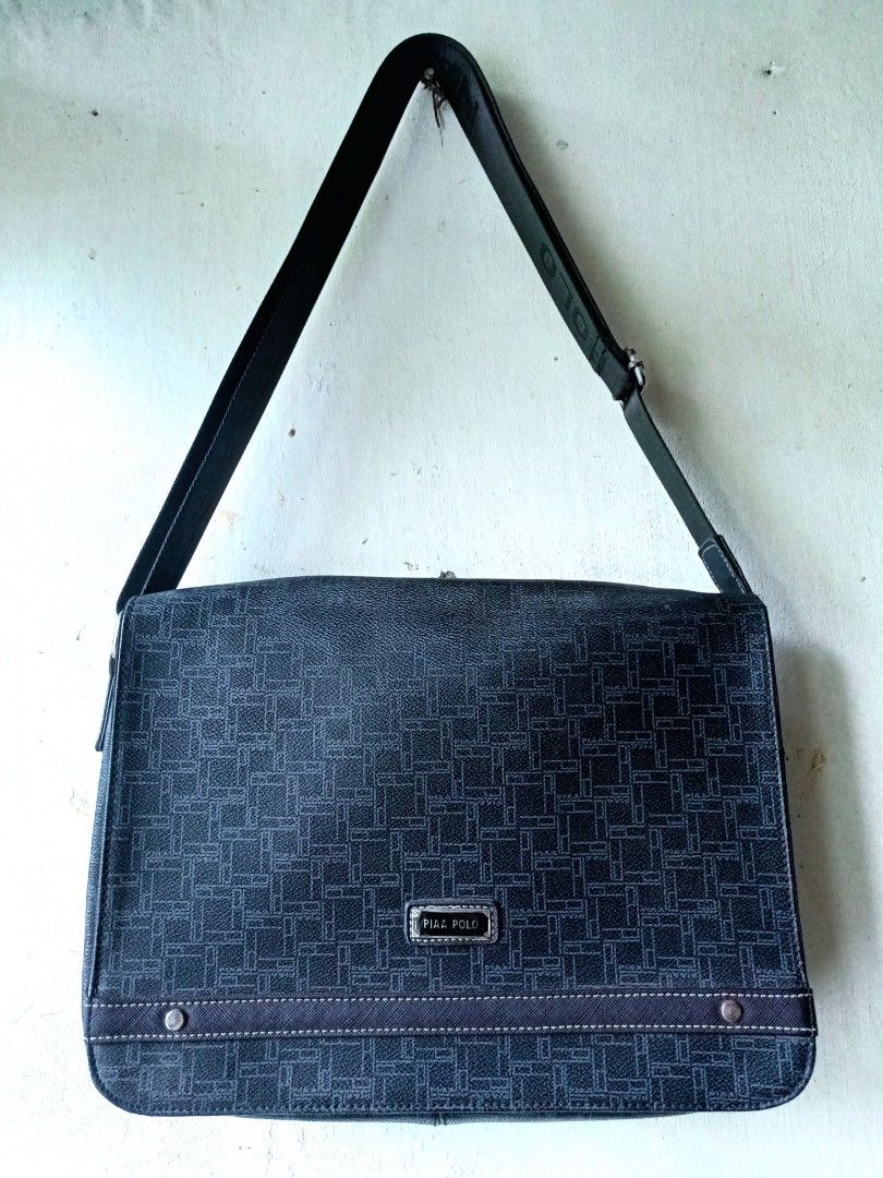 Laptop/File Bag (Category: Laptop Bags & Sleeves) located in Guinobatan. Submitted by thegirlwhosellstuff (Listing ID 1283513952, Image 2). Description: -Never been use, in good condition -No loose stitches -Working zipper -Have spacious compartment from front to back -Zipper is working -Strap is adjustable..