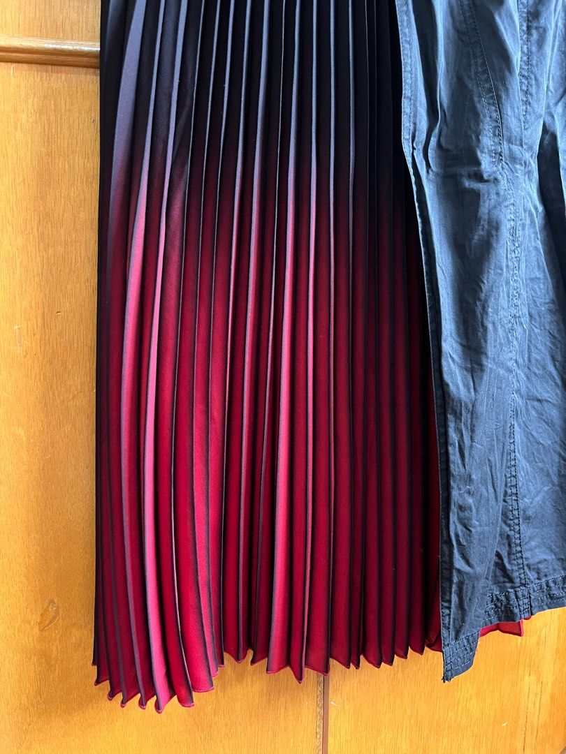Pleated Long Skirt (Unisex) (Category: Skirts) located in San Mateo. Submitted by da3dalus (Listing ID 1283481934, Image 2). Description: Condition: 9/10 - no noticeable flaws — stretchable — fits S-M body frames — photo may not reflect actual color due to lighting — photo when worn may/may not be available upon request. • Mode of Payment: GCash only • Shipping via Lalamove, GrabExpress, Angkas Padala, GoGoExpress. **Shipping fee, to be shouldere