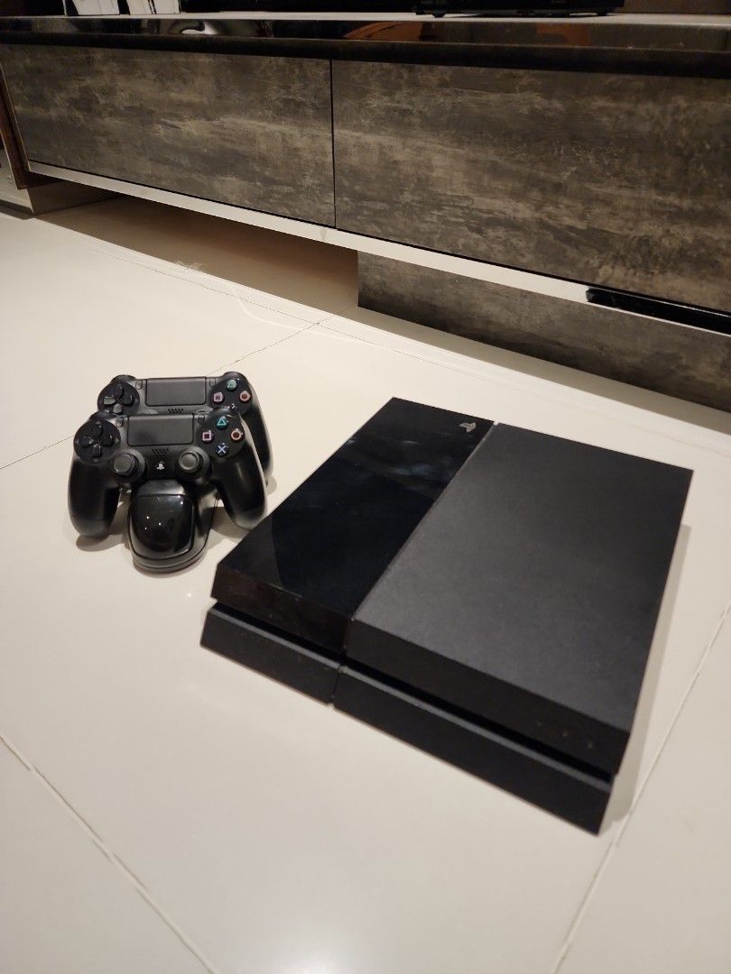 PS4 Playstation 4 500GB with 2 Controllers and Charging Dock