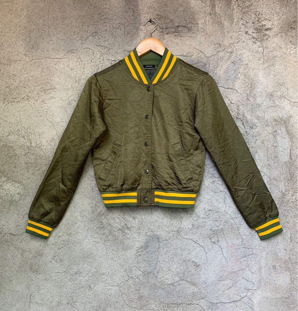 R13 SHRUNKEN ROADIE JACKET (Category: Coats, Jackets and Outerwear) located in Cavite. Submitted by ___layern0ne (Listing ID 1283511228, Image 1). Description: Tagged Size: Small Armpit to Armpit: 18 inches Shoulder to Shoulder: 15⅝ inches Sleeve: 23 inches Length: 18.5 inches Measured laid flat and a bit stretched Well used | Please expect normal signs of wear and/or minimal flaws | Wrinkled due to storage .