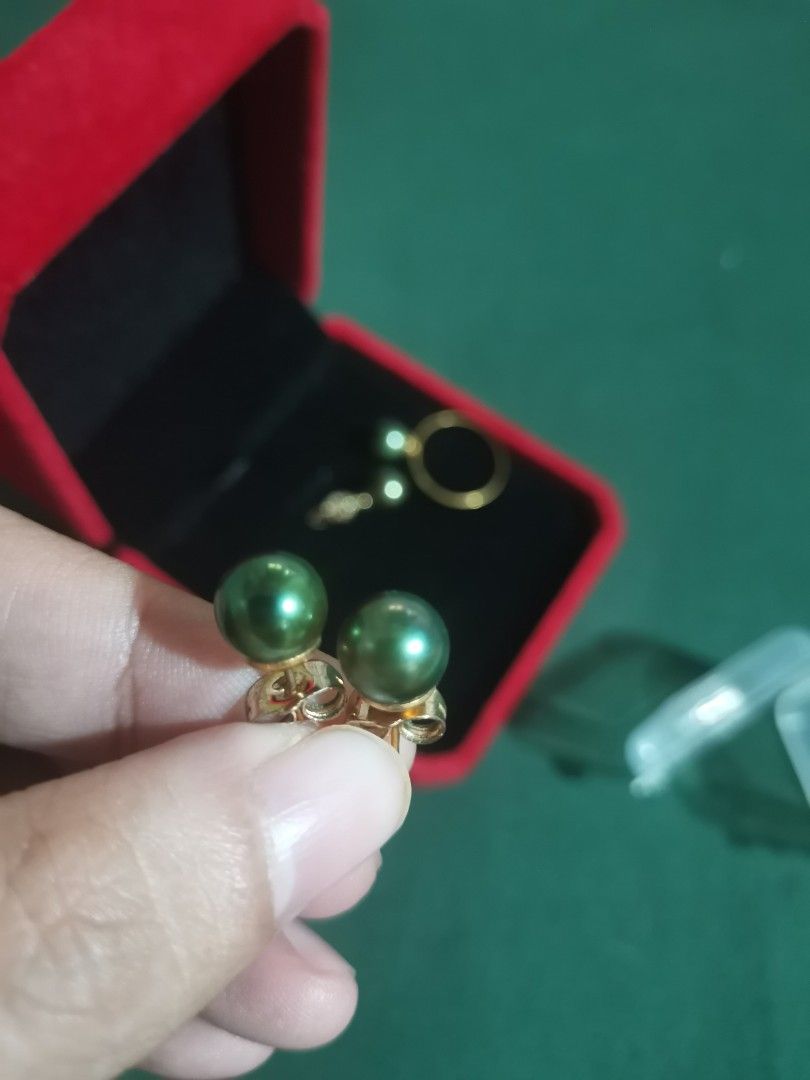 Rare Southsea Pearl set (Category: Accessory Holder, Box & Organizers) located in Cebu City. Submitted by yazcat (Listing ID 1283627743, Image 3). Description: 8-9mm Rare Southsea pearl set dark green with certificate micron setting ring size 6-7.