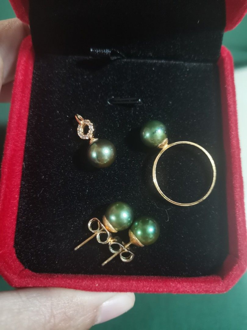 Rare Southsea Pearl set (Category: Accessory Holder, Box & Organizers) located in Cebu City. Submitted by yazcat (Listing ID 1283627743, Image 2). Description: 8-9mm Rare Southsea pearl set dark green with certificate micron setting ring size 6-7.