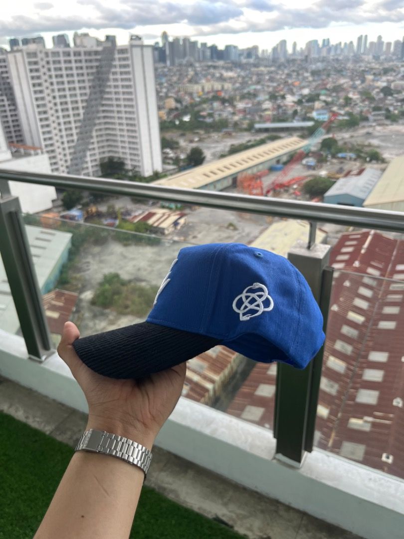 Reference Paradise LA Corduroy Brim Aframe (Blue/Black) (Category: Caps & Hats) located in Taguig. Submitted by lukebryan199x (Listing ID 1283622405, Image 3). Description: Reference Paradise LA Corduroy Brim A-Frame Snapback (Blue/Black).
