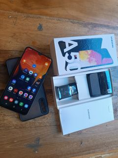 Samsung a50 best sale earphones in box
