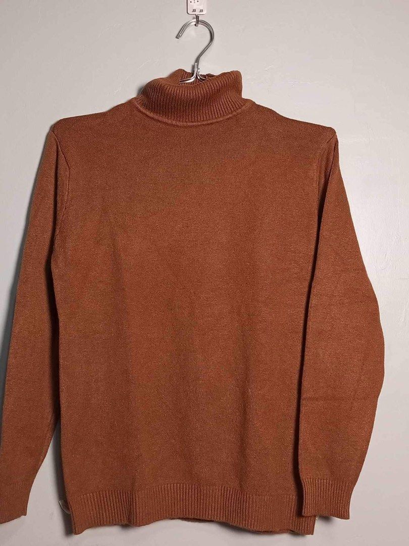 Turtle neck (Category: Others Tops) located in Quezon City. Submitted by kror0 (Listing ID 1283518880, Image 2). Description: Used onced in Europe. Maganda siya. Bnew condition. Unbranded. It is also expandable good for medium to large frame unisex.