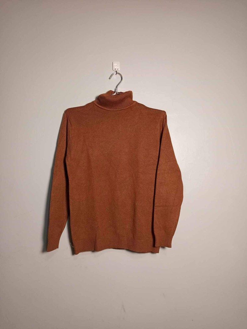 Turtle neck (Category: Others Tops) located in Quezon City. Submitted by kror0 (Listing ID 1283518880, Image 1). Description: Used onced in Europe. Maganda siya. Bnew condition. Unbranded. It is also expandable good for medium to large frame unisex.