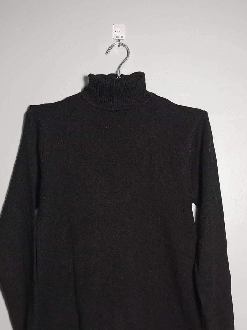 Turtle neck black (Category: Sets & Coordinates) located in Quezon City. Submitted by kror0 (Listing ID 1283519124, Image 1). Description: Used onced in Europe. Maganda siya. Bnew condition. Unbranded. It is also expandable good for medium to large frame.