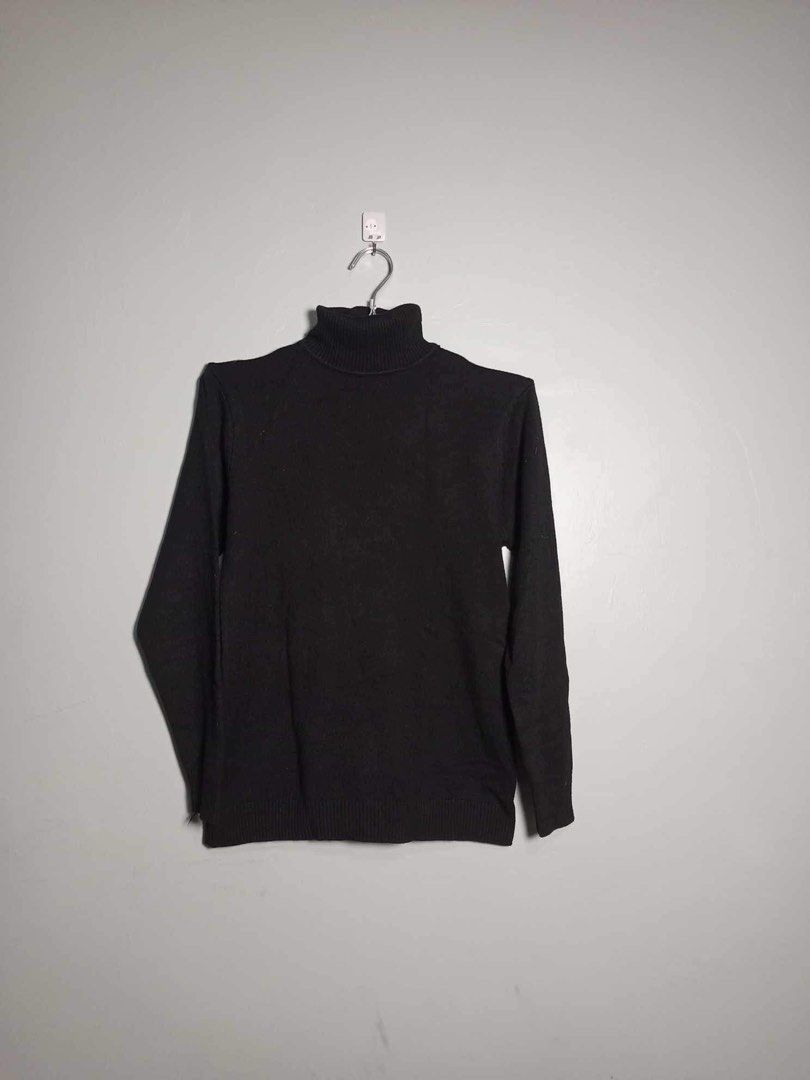 Turtle neck black (Category: Sets & Coordinates) located in Quezon City. Submitted by kror0 (Listing ID 1283519124, Image 2). Description: Used onced in Europe. Maganda siya. Bnew condition. Unbranded. It is also expandable good for medium to large frame.