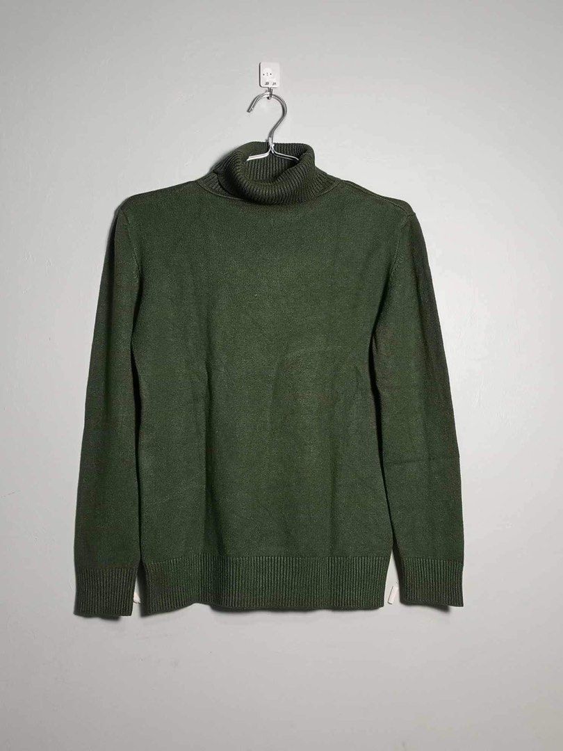 Turtle neck green (Category: Sets & Coordinates) located in Quezon City. Submitted by kror0 (Listing ID 1283518555, Image 2). Description: Used onced in Europe. Maganda siya. Bnew condition. Unbranded. It is also expandable good for medium to large frame.