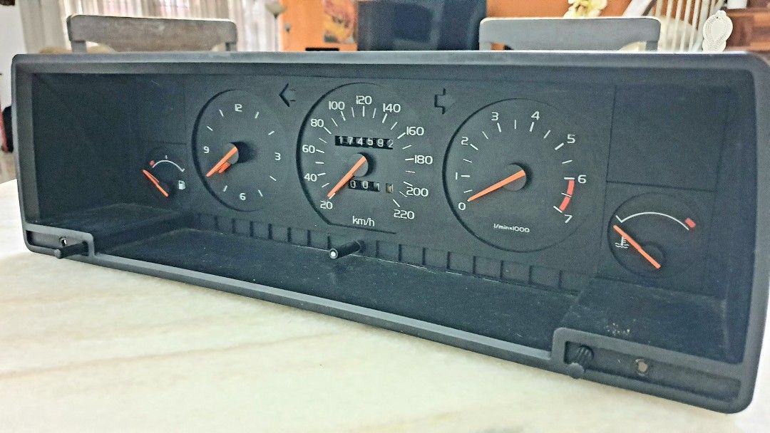 Volvo 740 instrument shop cluster