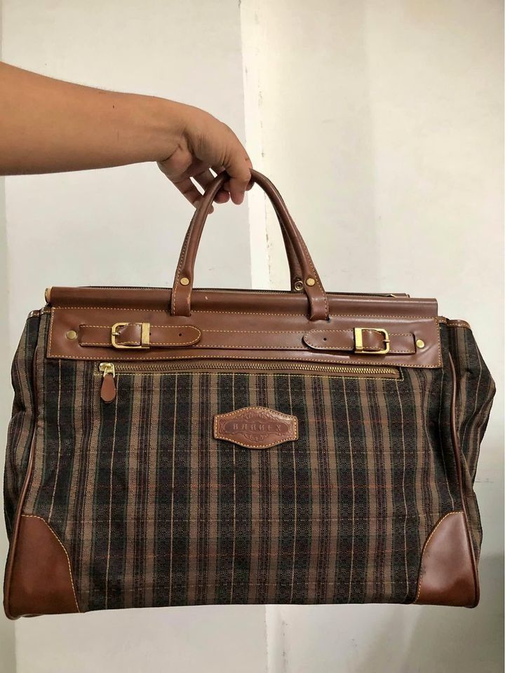 WEEKENDER BAG (Category: Luxury Bags & Wallets) located in Quezon City. Submitted by healthnfeshn (Listing ID 1283461253, Image 1). Description: Pre loved Travel Bag/Carryall Bag for sale P799. Please see picture for signs of usage..