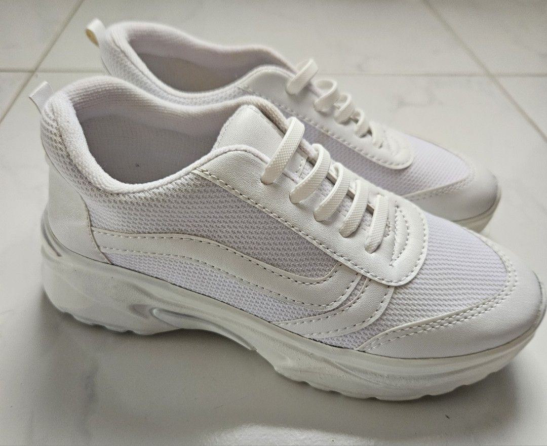 White sports sneakers online