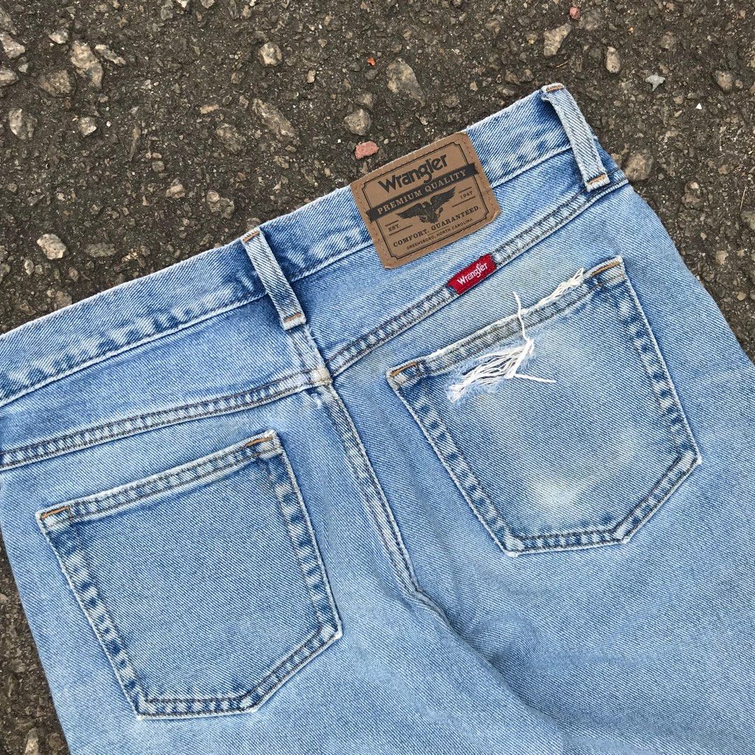 wrangler jeans, Men's Fashion, Bottoms, Jeans on Carousell