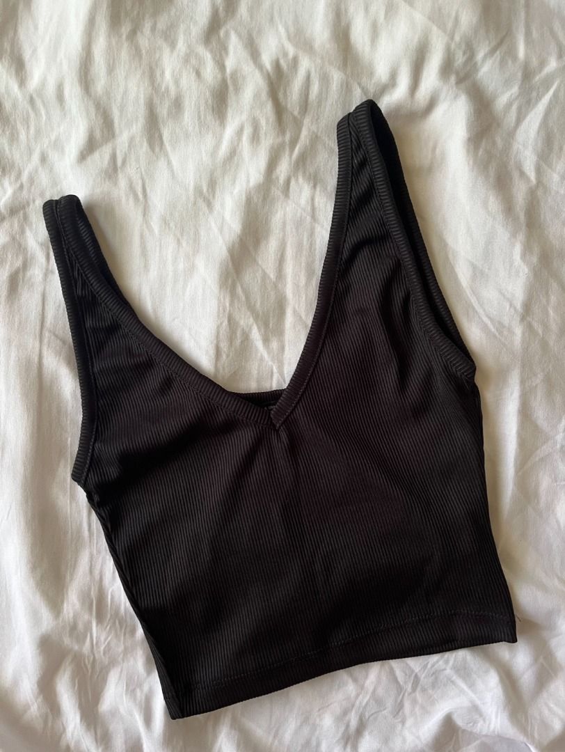 ZARA Black Deep V-neck Top ⭐️ (Category: Sleeveless) located in Cainta. Submitted by pt______ (Listing ID 1283515385, Image 1). Description: Cropped, perfect for petite girls. Just not my style. .