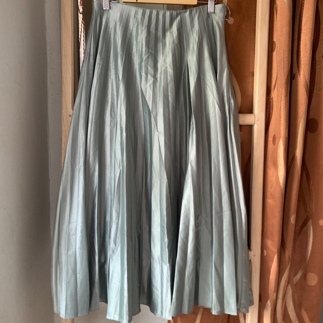 Pleated metallic deals thread skirt zara