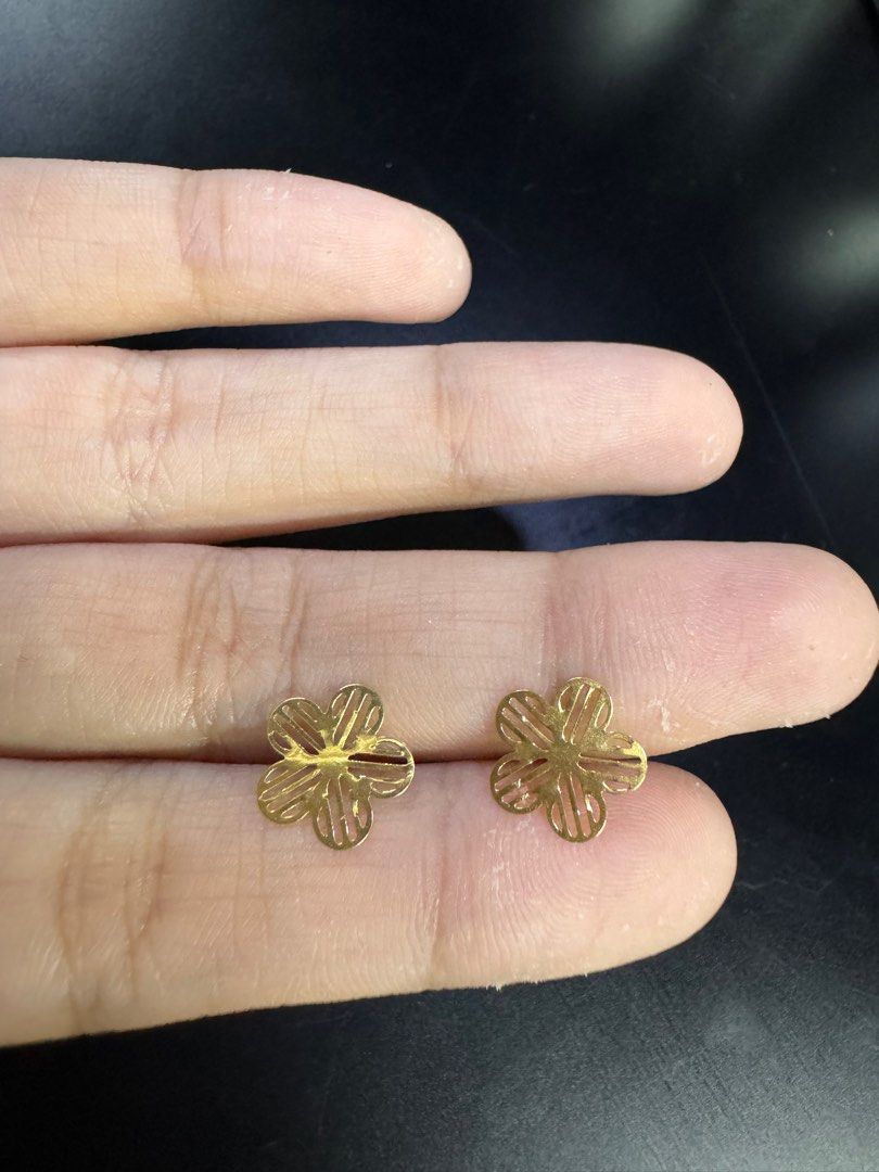 18K 750 Gold Stud Earrings