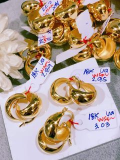 18K Japan  Gold dome earrings