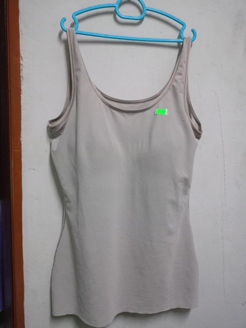 1 -06) Uniqlo Seamless Sleeveless Body Shaper Bra Top L, Women's Fashion,  Tops, Other Tops on Carousell