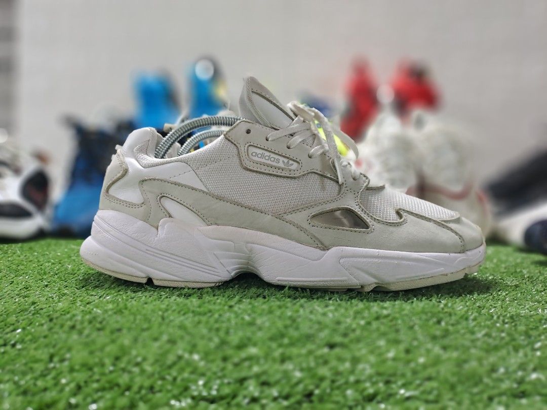 Triple on sale white falcon