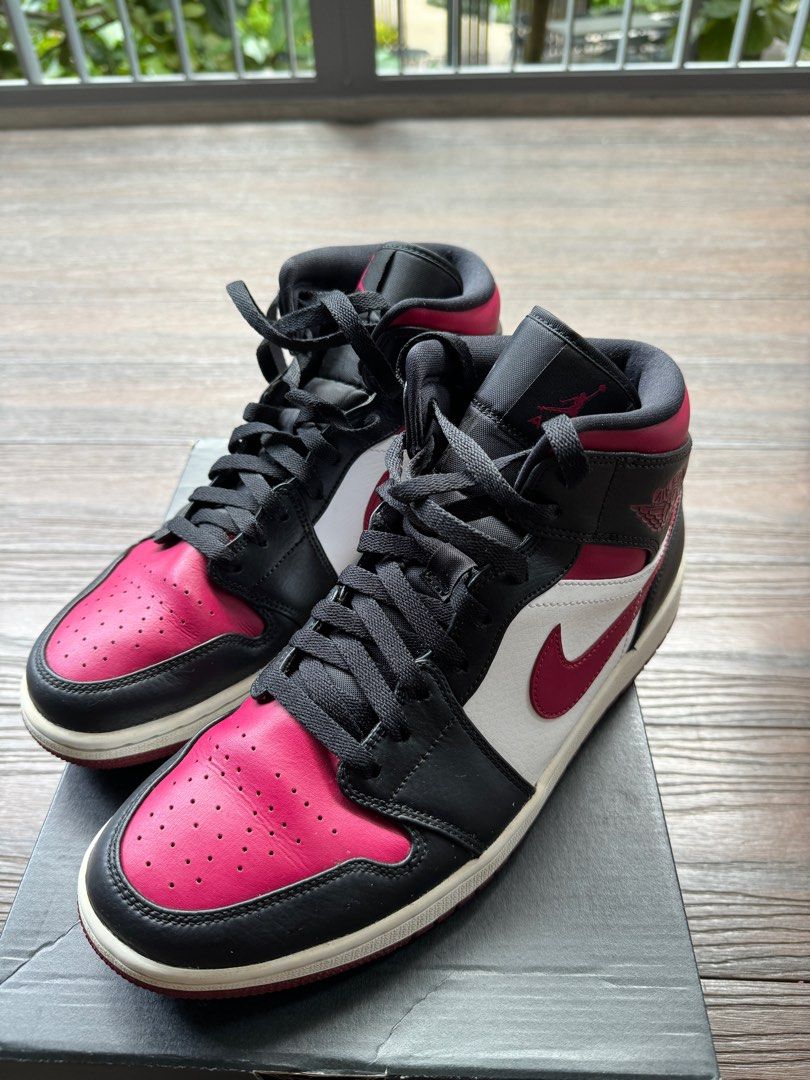 Air Jordan 1 Mid Bred Toe
