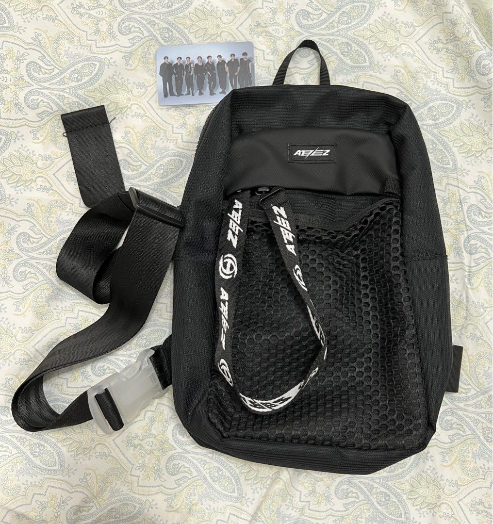 ATEEZ LIGHTINY SLING BAG ライティニ ペンライトケース