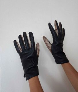 Black small leatherette gloves