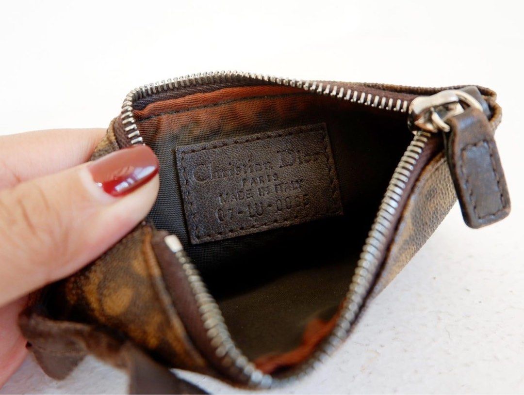 CHRISTIAN DIOR COIN PURSE (Category: Luxury Bags & Wallets) located in Cagayan de Oro. Submitted by moiobsession (Listing ID 1285837290, Image 3). Description: authentic free shipping nationwide .