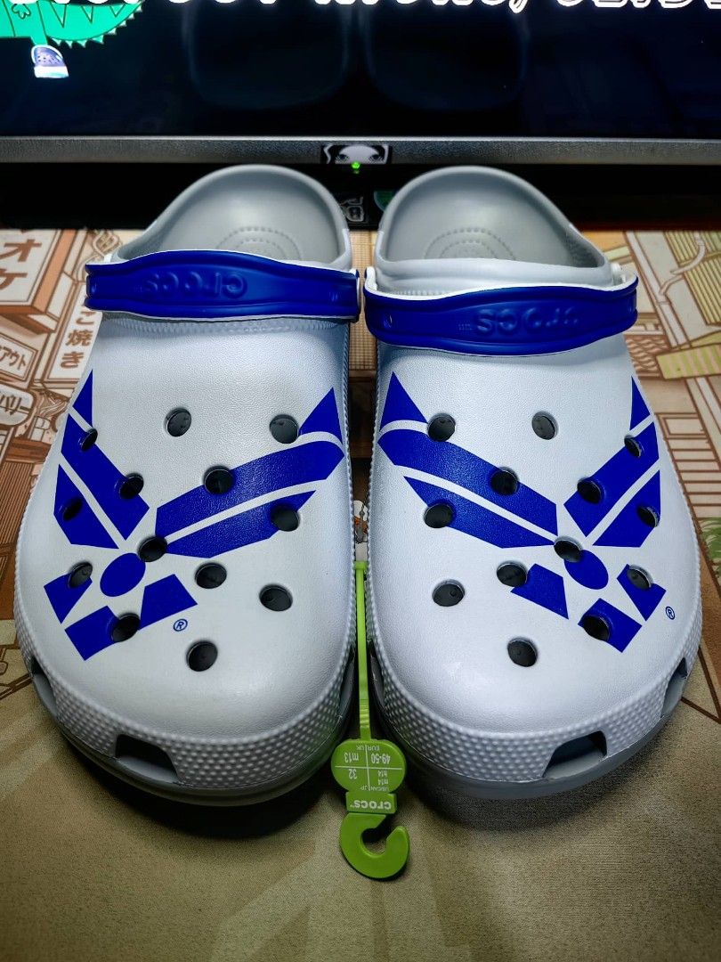 Size 14 hotsell crocs shoes