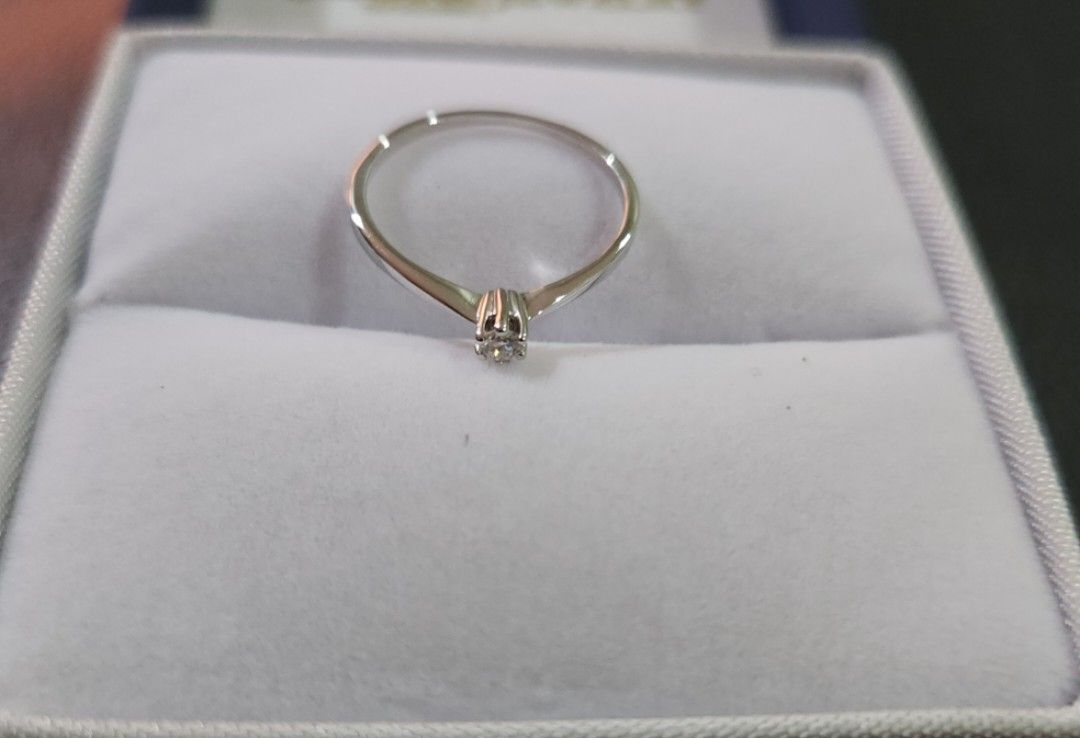 Dainty lady ring 14 karat white gold (Category: Rings) located in Iloilo. Submitted by julietdev44548 (Listing ID 1285835791, Image 2). Description: karat:14k(locally made) weight:1grams size:6 details:1 diamond,tiffany design, white gold.